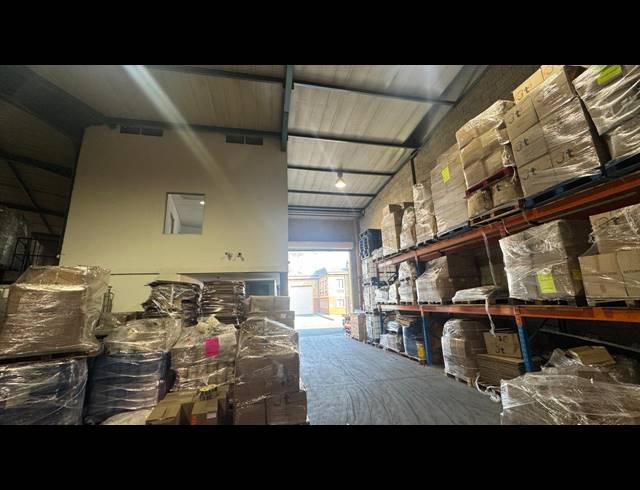 760M² WAREHOUSE TO LET IN LINBRO PARK